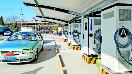 濟(jì)南最大新能源車充電站啟用 200+充電車位助力綠色出行
